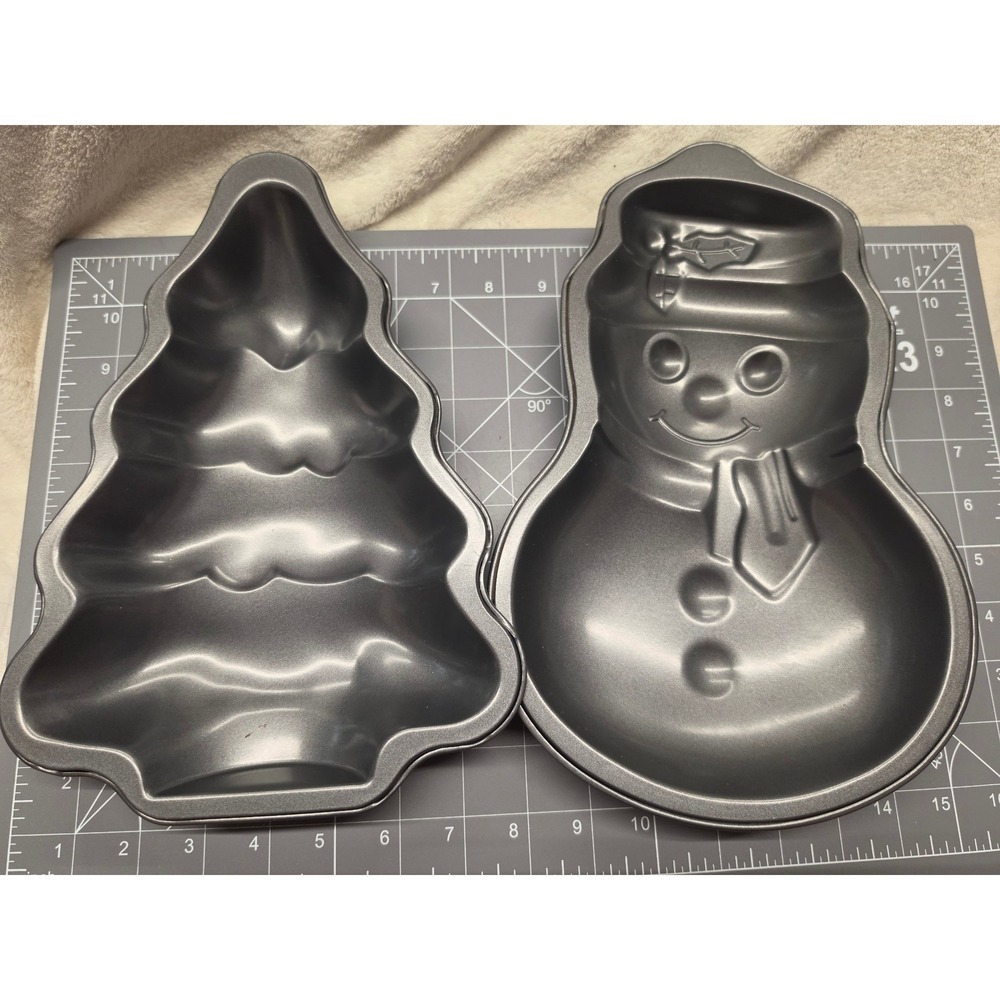 Holiday Cake Pan Set Christmas Tree and Snowman Non-Stick Metal Bakeware 2pc